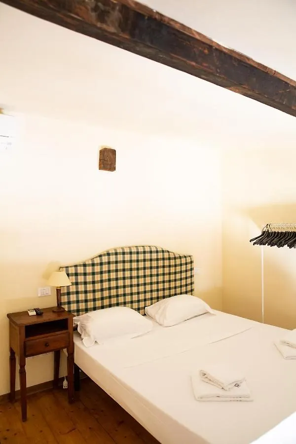 Darling Suite Near David Florenz