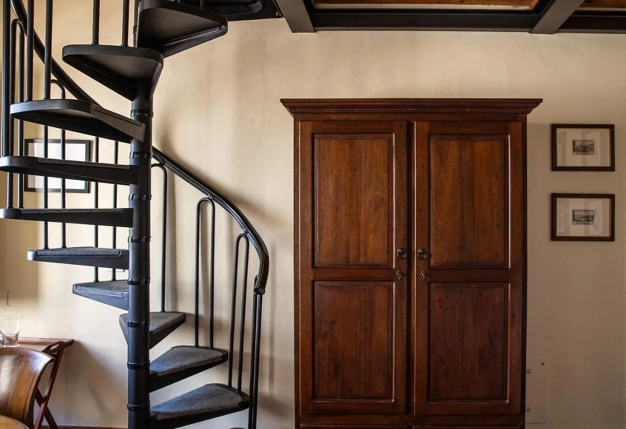 Darling Suite Near David Florenz